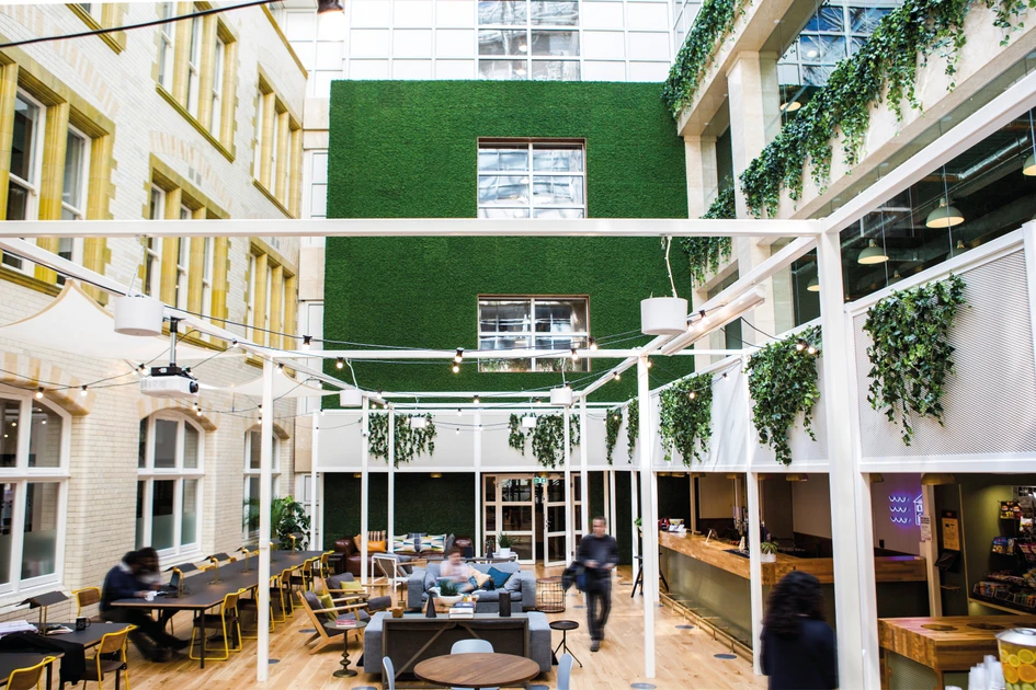 The hand-made moss surface offers a chance to refresh no matter where it is placed. Extremely versatile, the system is suitable for facades, or covered inner courtyards like the one at WeWork