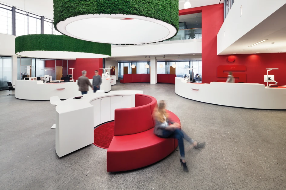 The unusual mosses are not only good for covering walls but also the expansive overhanging lights of a bank's teller hall or the reception area at Yves Rocher. Moss can be a pleasant way to brighten up and give a new boost to your brand logo as well