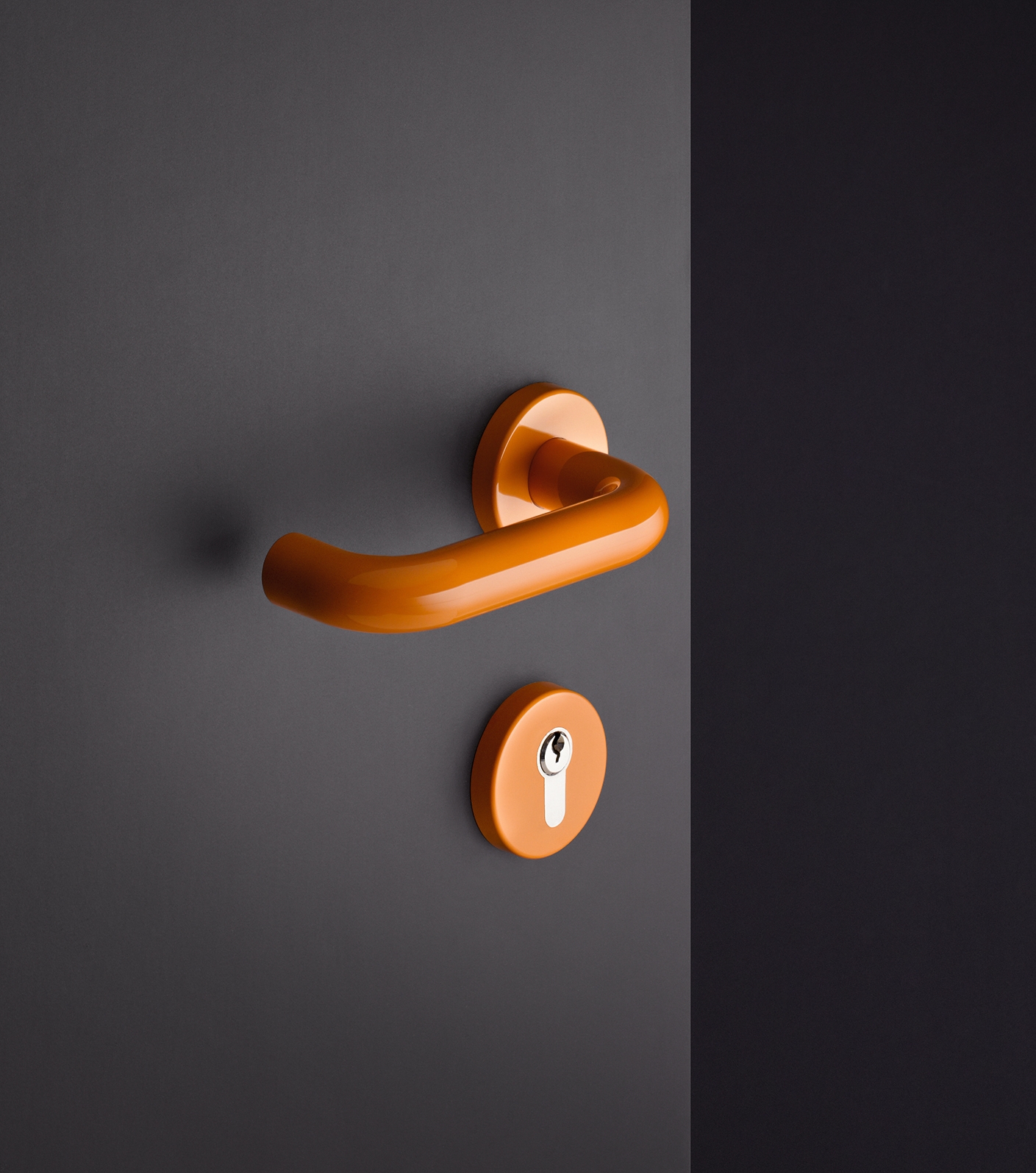 Fifty years ago Rudolf Wilke developed System 111, a series of door handles made of polyamide that became an architectural classic. In 2019, HEWI presents new variants that seamlessly build on the product's success story