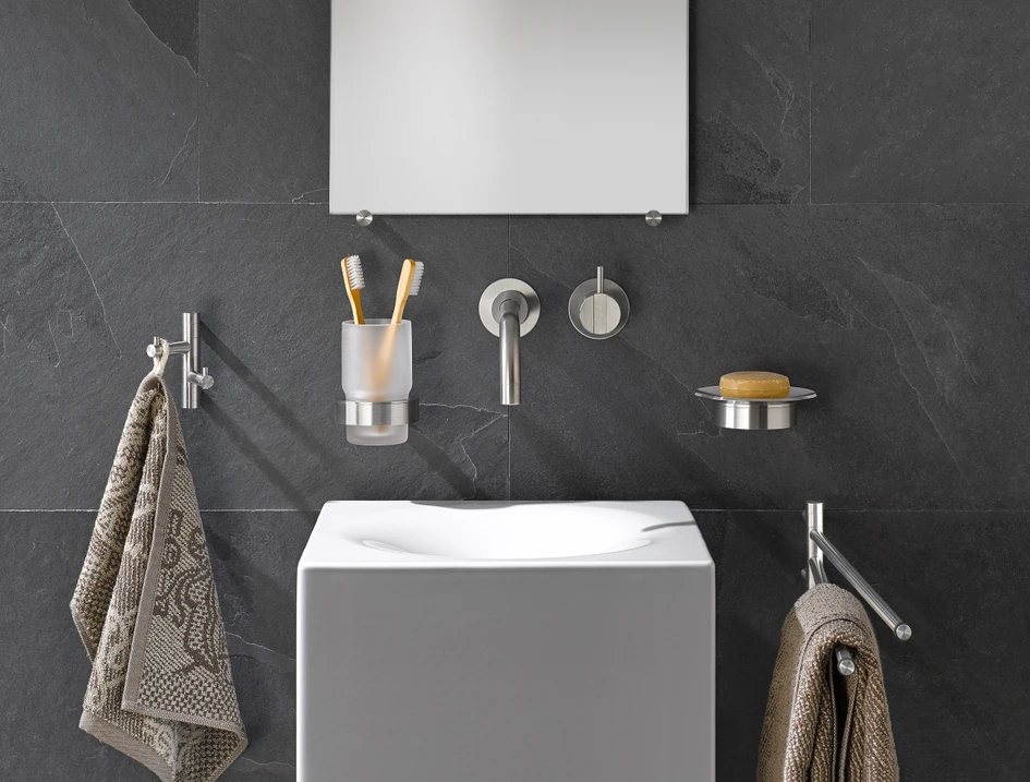 The hygienic properties of stainless steel are unsurpassed, especially in the bathroom. Along with easy maintenance, all PHOS products can be coordinated and combined with each other, from the extra-thin shower rod to the soap dish and towel rail