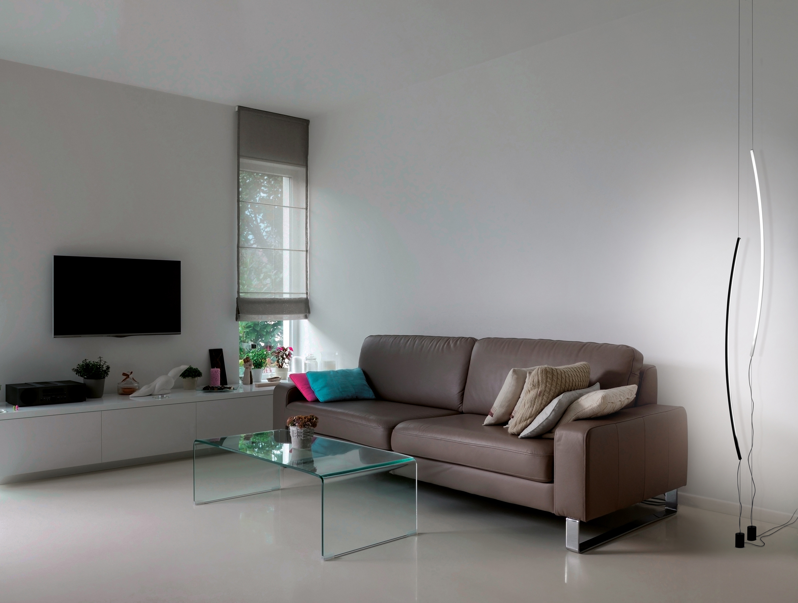 Italian design maestro Achille Castiglioni’s influence is evident in the technical sophistication of the sliding mechanism that allows the Lancia di Achille to be easily repositioned