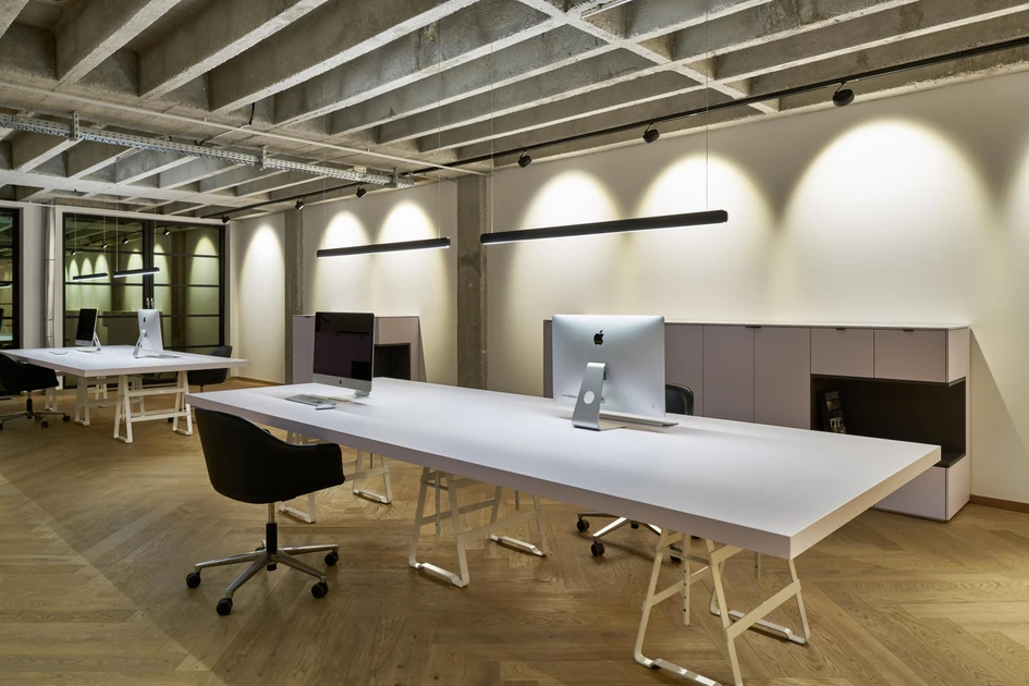 Illuminated by Mito sospeso, Mito volo and Più alto 3d