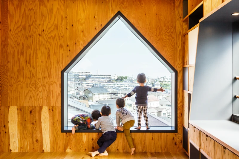 For the Muronokids Satellite project in Yokohama, HIBINOSEKKEI + Youji no Shiro have transformed an old shop and residence into a kindergarten with house-shaped windows that attract attention. Photo: Studio Bauhaus