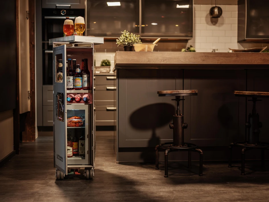 The bordbars are slim, narrow, mobile and extremely manoeuvrable. Nevertheless, all utensils and accessories for the perfect drink find their place within these 18 litres