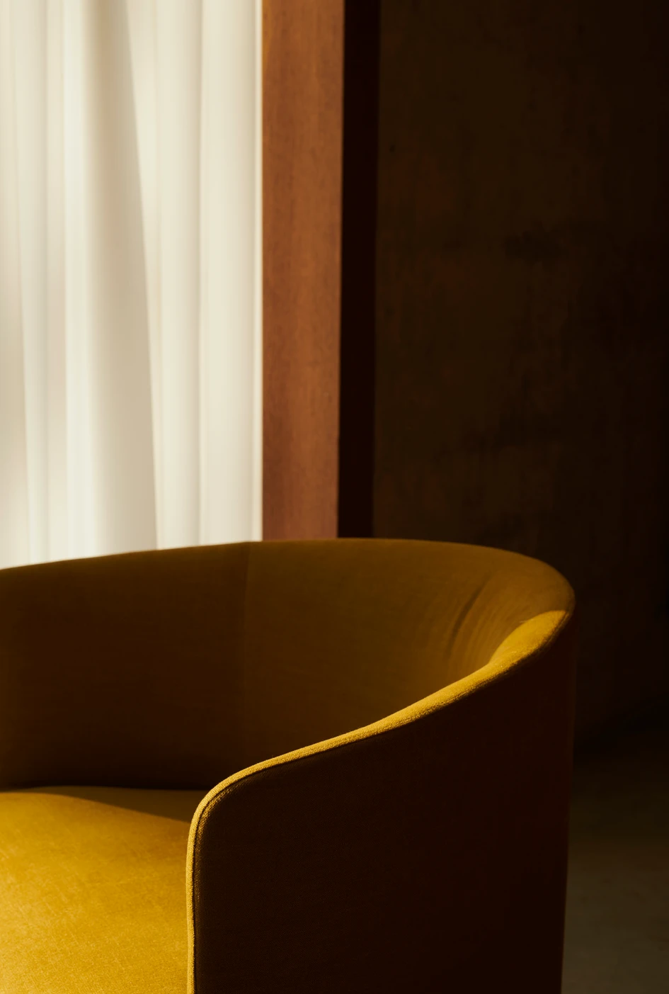 The understated form and luxurious upholstery mean the Tearoom series is equally suited to use in private living spaces that aim to indulge the senses