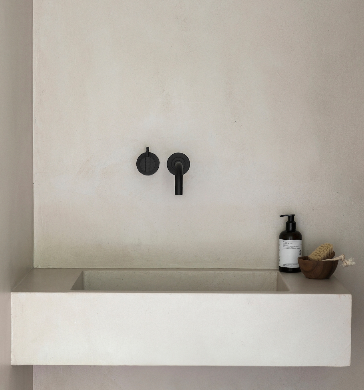 Unobtrusive colours can be integrated in a simple interior design: the 111 in white, the KV1 in grey and the 111 in black, which is Vola´s most sought-after colour of 2019; Photos: 1 Tom Blachford & Sonia Mangipane, 2 Ståle Eriksen, 3 Paulina Salone