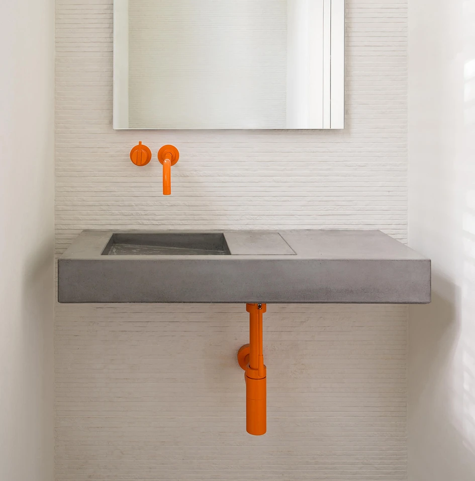No matter if you choose a bright green or orange, the more toned-down and 	neutral the rest of a bathroom interior is, the stronger the effect colourful fittings and pipes will have; Photos: 1 Johan Van Staeyen, 2 Eric Roth