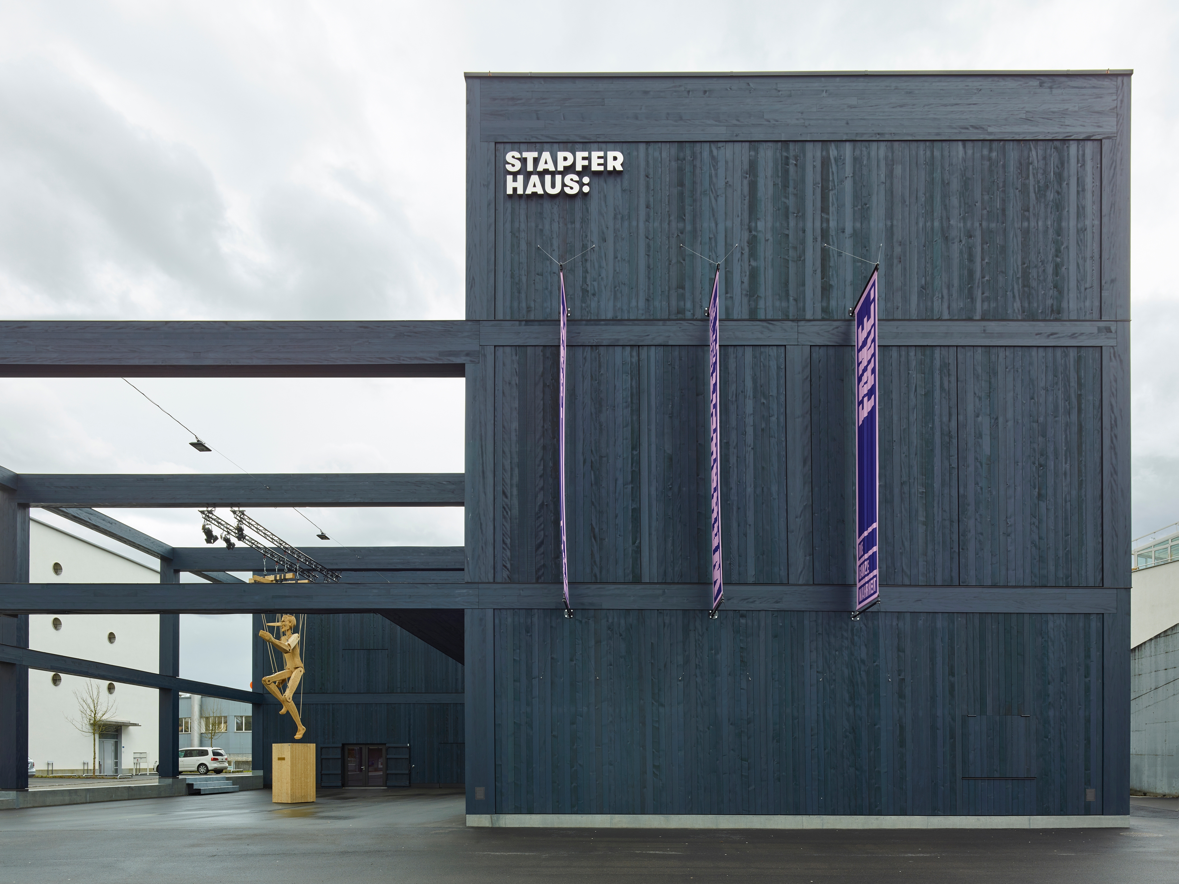 The Stapferhaus exhibitions focus on the present and draft variants of the future. With its acoustic textiles, Création Baumann is a key contributor to flexible architecture