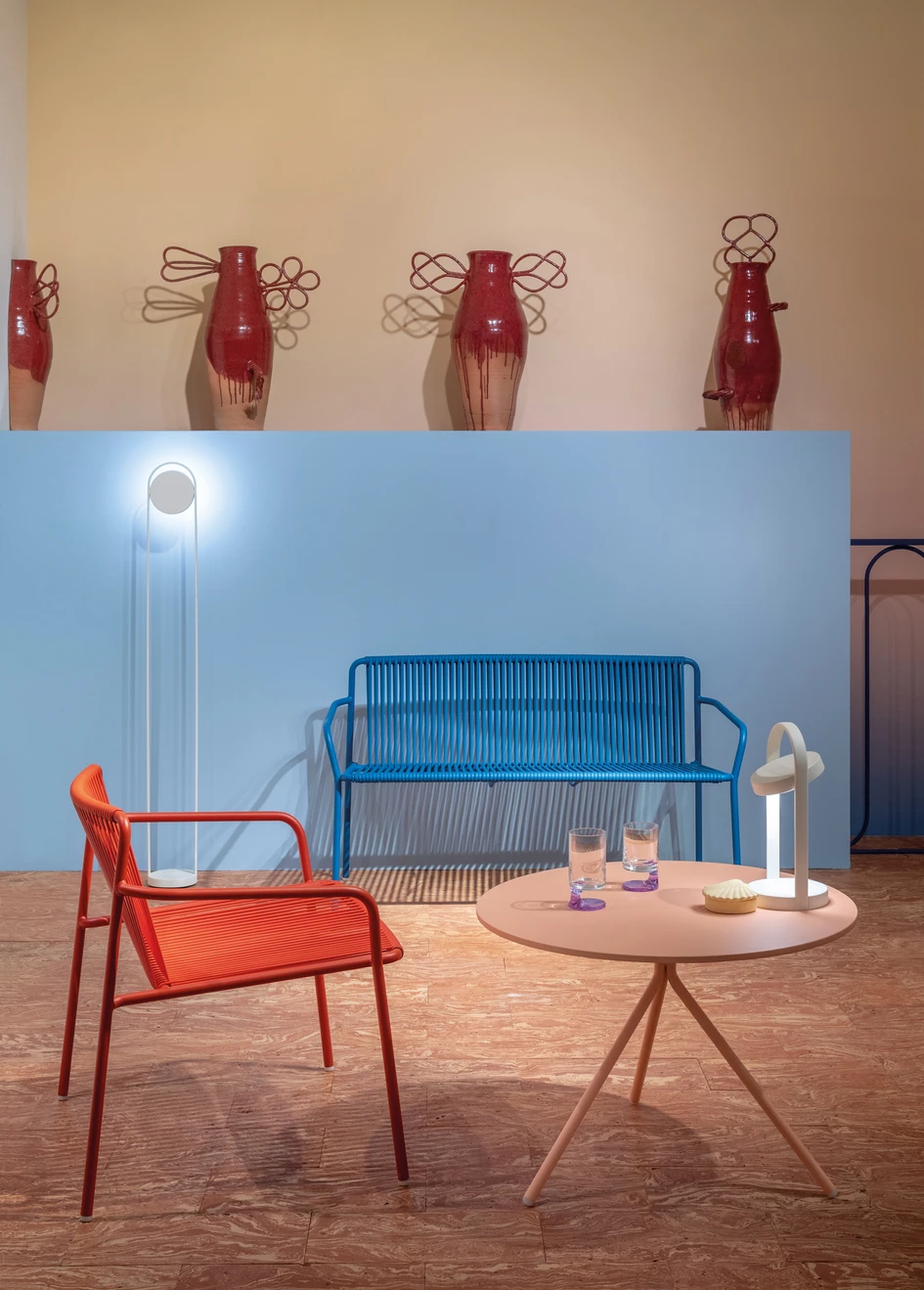 Als Erweiterung der bestehenden Tribeca-Familie bieten der neue Lounge Sessel und das Zweisitzer-Sofa von CMP Design noch mehr Möglichkeiten, Aussenbereiche grafisch aufzuwerten