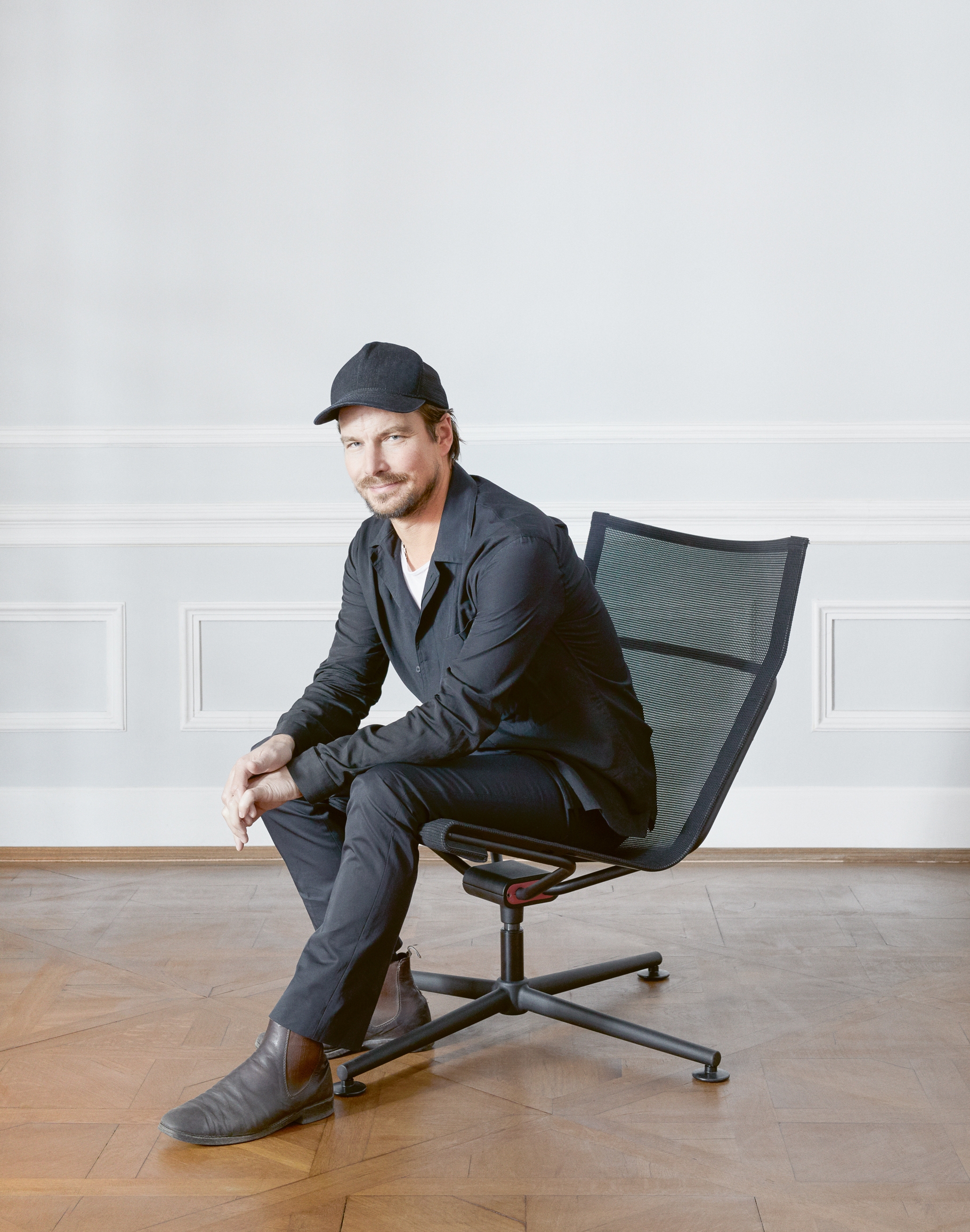 Designed by Stefan Diez. His completely free approach to the genre of the office chair gave rise to a new, relaxed look with sophisticated technology