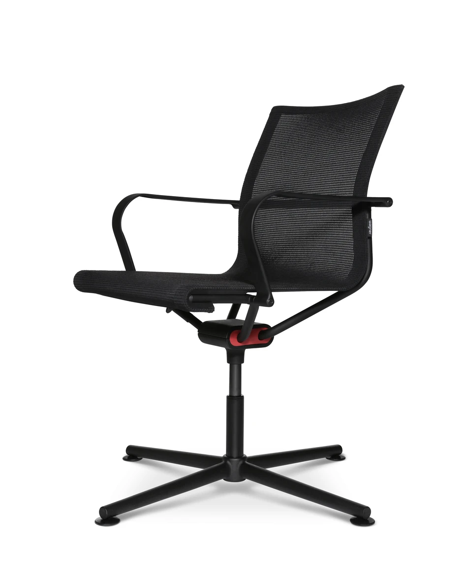 A sense of ease – the D1 dispenses with elaborate disguising of its mechanics. The mesh material highlights the graphic character of the chair’s design