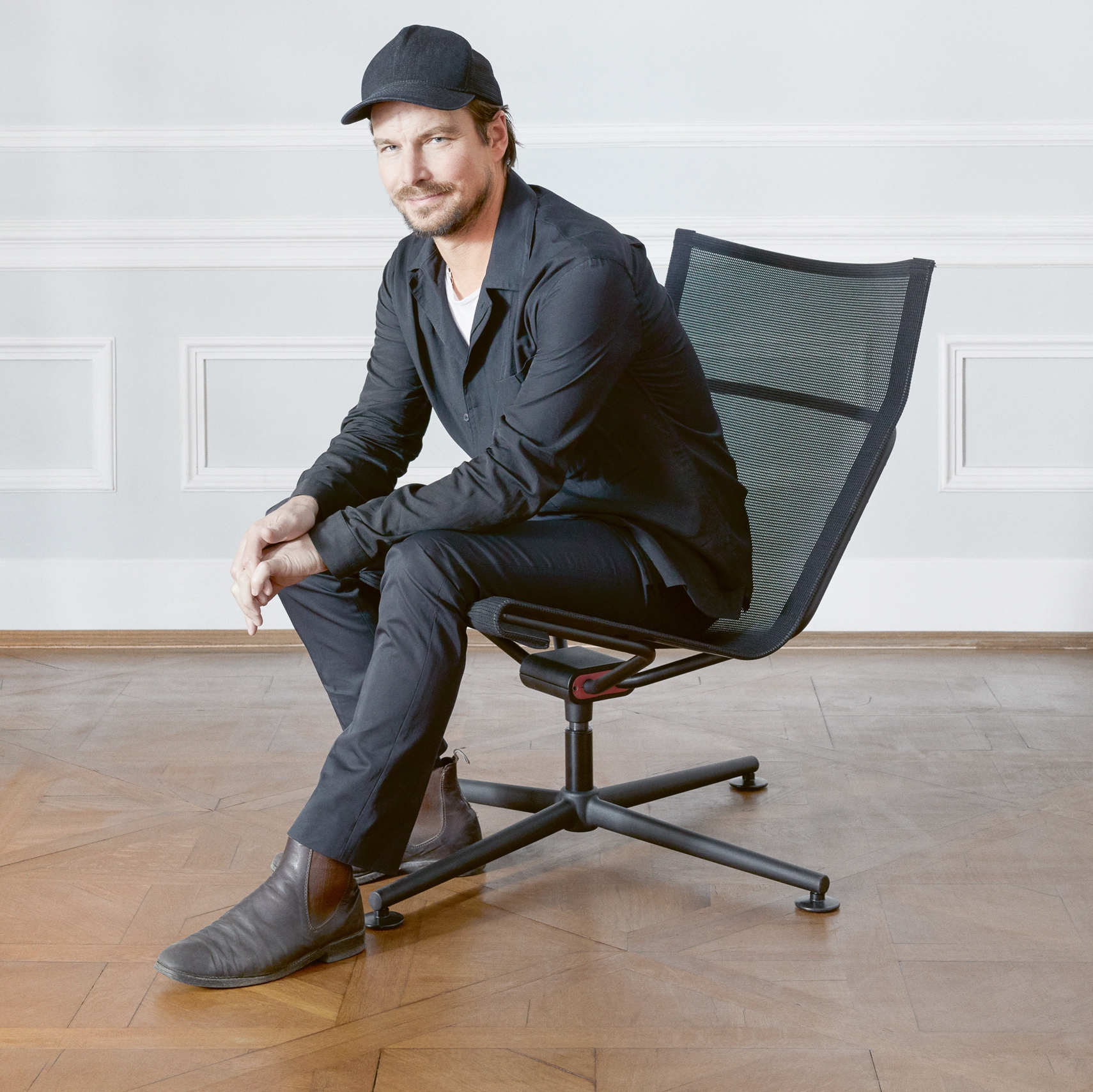 Read story Support group: Wagner's D1 swivel chairs
