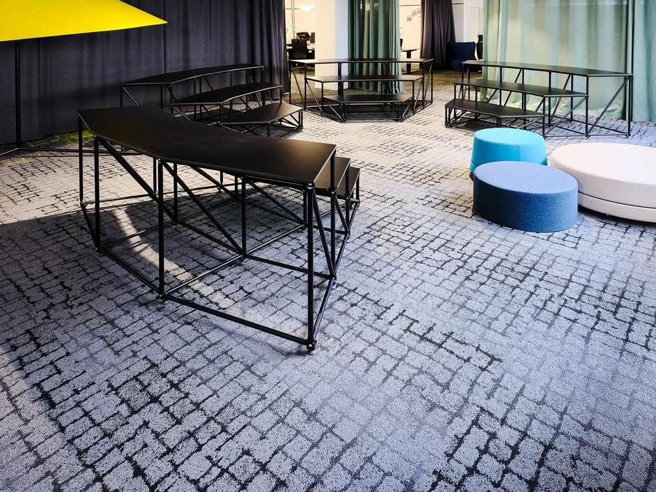 “We wanted to create separate zones within the overall space, while retaining maximum flexibility for future use," explains planner Dana Raheb. "In the rapidly changing world of work, it’s important to combine aesthetics with freedom for users"