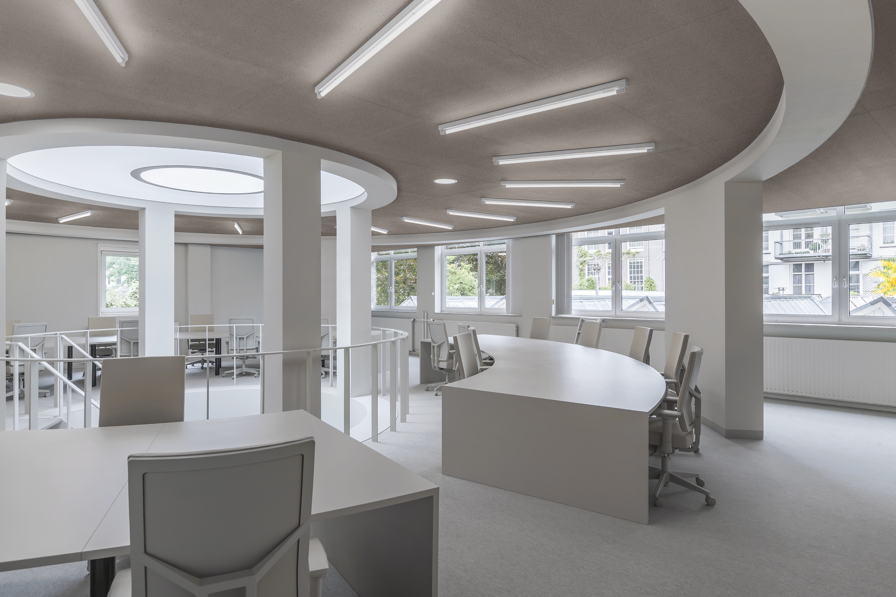 Reflecting the industrial style, the new RAW grey is a raw tile dyed grey and sealed with transparent acoustic varnish. It provides very good sound absorption