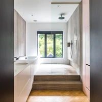 Ein renoviertes Stadthaus in Antwerpen Baddesign von Van Staeyen Interieur. Foto: Luc Roymans