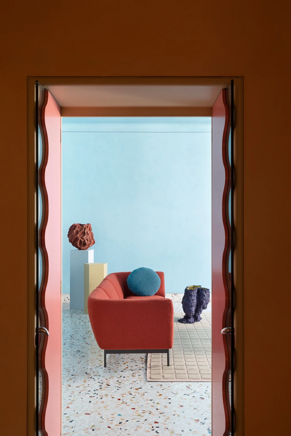 Top: Rendez-vous takes centre-stage in this Mendini-designed house also featuring Saba’s Ring coffee table and Più low table. Above: Open doorways connecting rooms provide fresh perspectives of Rendez-vous, revealing its different qualities 