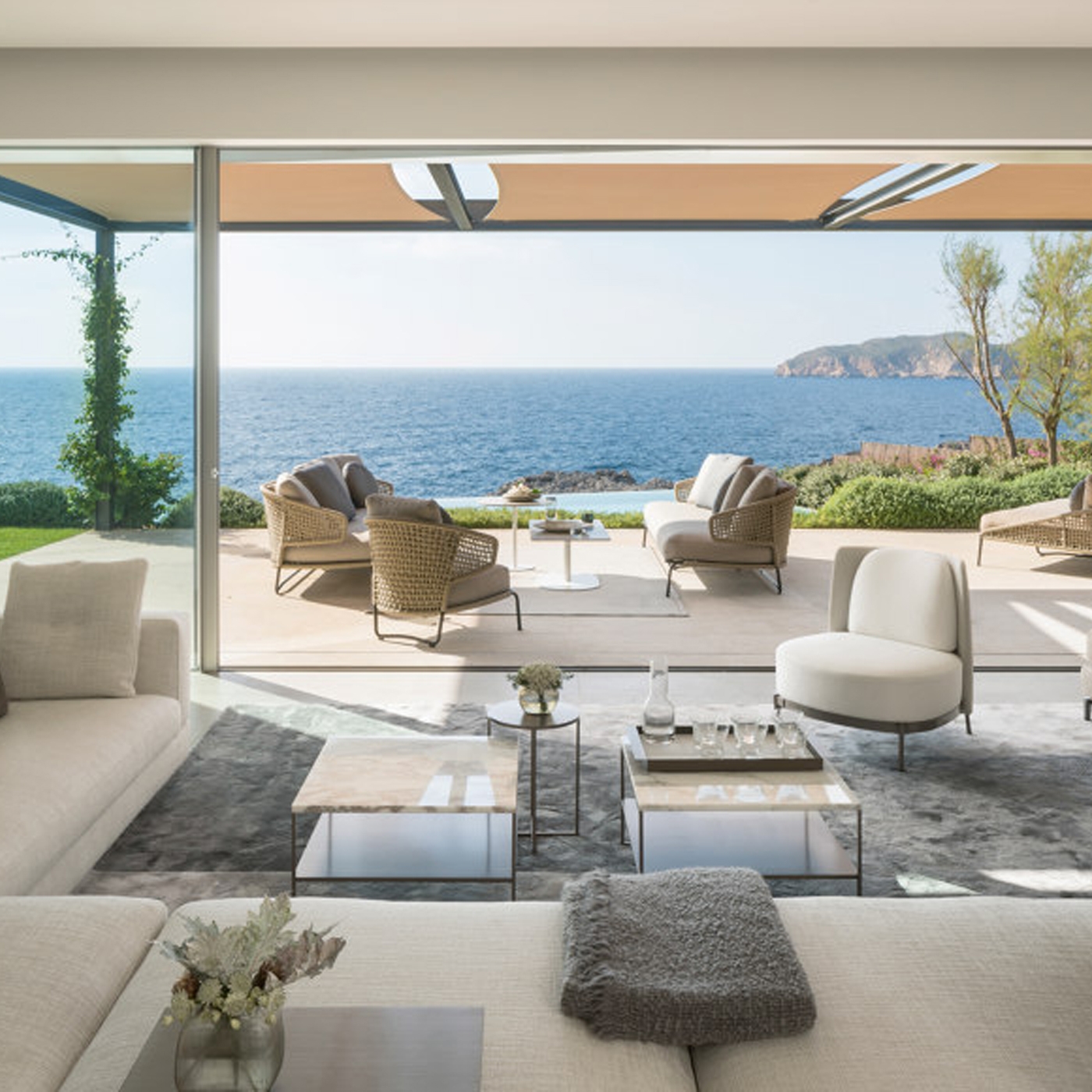 Read story Home away from home: Minotti