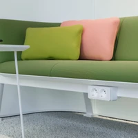 Offen oder geschlossen – Räume entstehen oder verschwinden im Handumdrehen. Die Anpassungsfähigkeit der Komponenten verwandelt den Arbeitsalltag in ein facettenreiches Szenario, das neben seiner grossen Funktionalität auch Inspirationsquelle sein kann