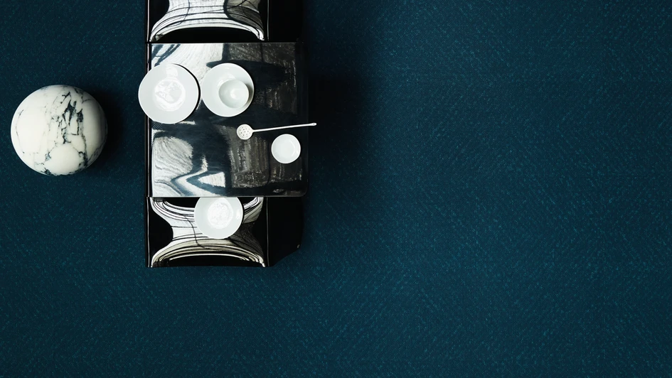 It is not only the way it’s made that fascinates, but also the design. With the eight exquisite PLACES OF ORIGIN variations, OBJECT CARPET embraces the spirit of our times: flexible, multi-faceted, timeless – more than any architect could wish for