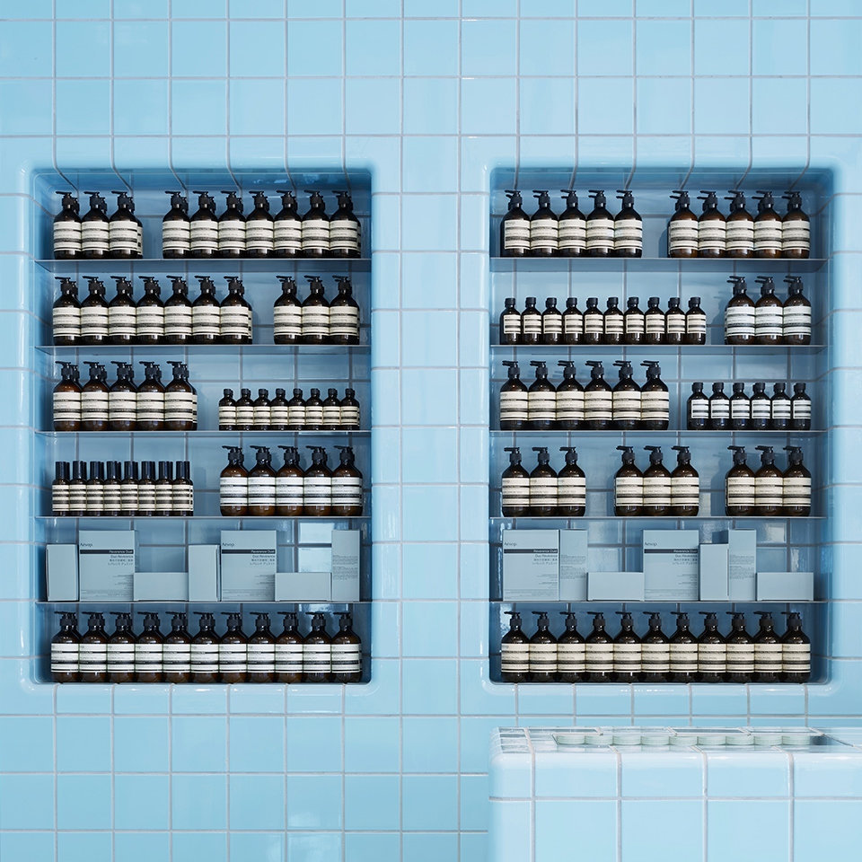 Erfahre mehr über die Geschichte In your face: die neuen Aesop Stores