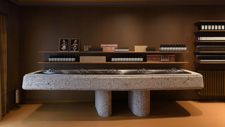 The Aesop store on Getreidegasse, designed by Jakob Sprenger and Götz Eßlinger, also gives prominence to the building’s original, vaulted ceilings, in a further nod to Salzburg’s baroque architecture