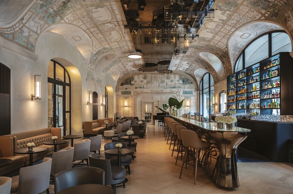 The historic hotel has been fully updated for the first time in over 100 years, with Poliform Contract bringing its inimitable style to the interiors under the guidance of one of France’s leading architecture firms, Wilmotte & Associés