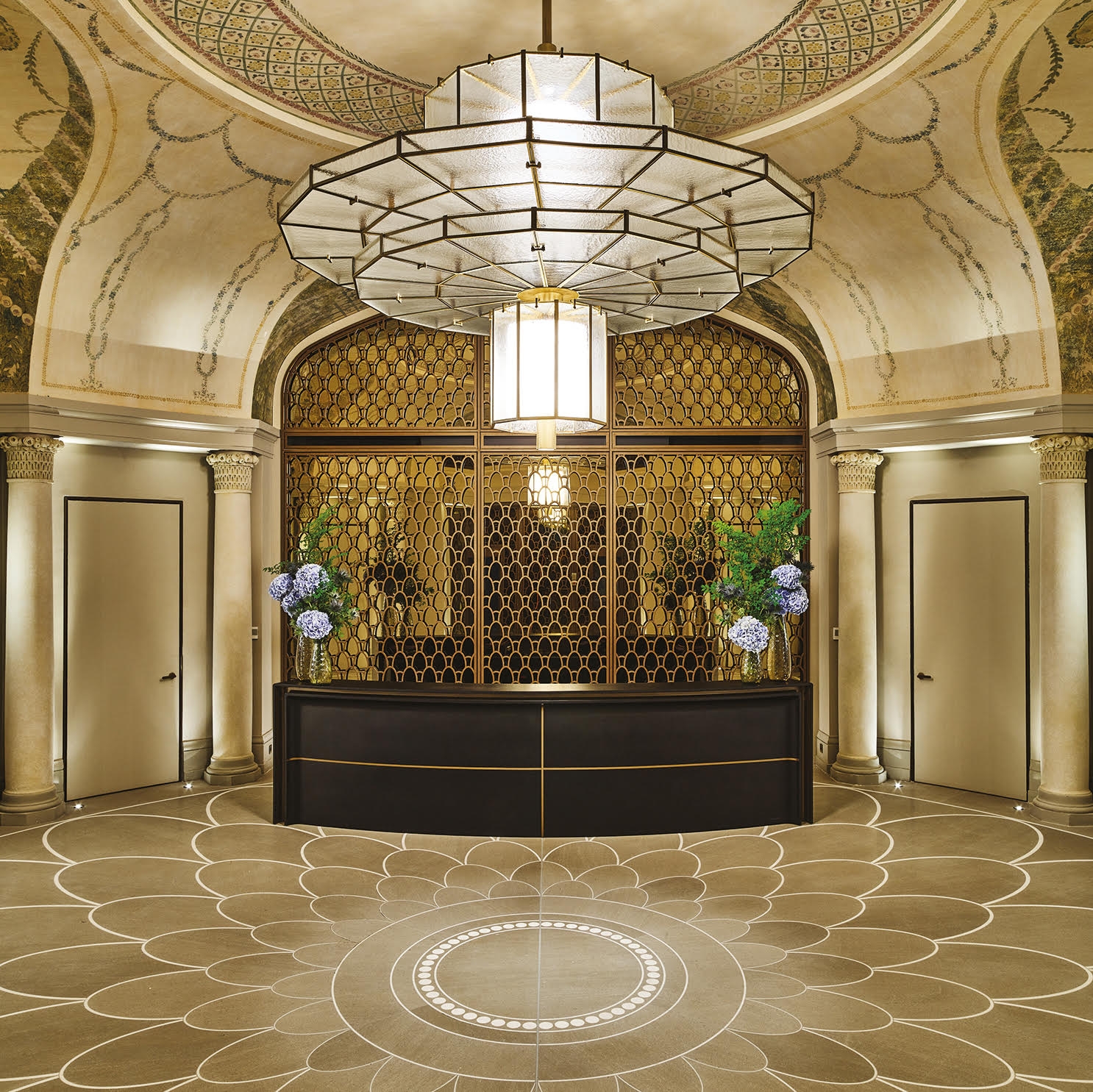 Read story Space invaders: Poliform Contract