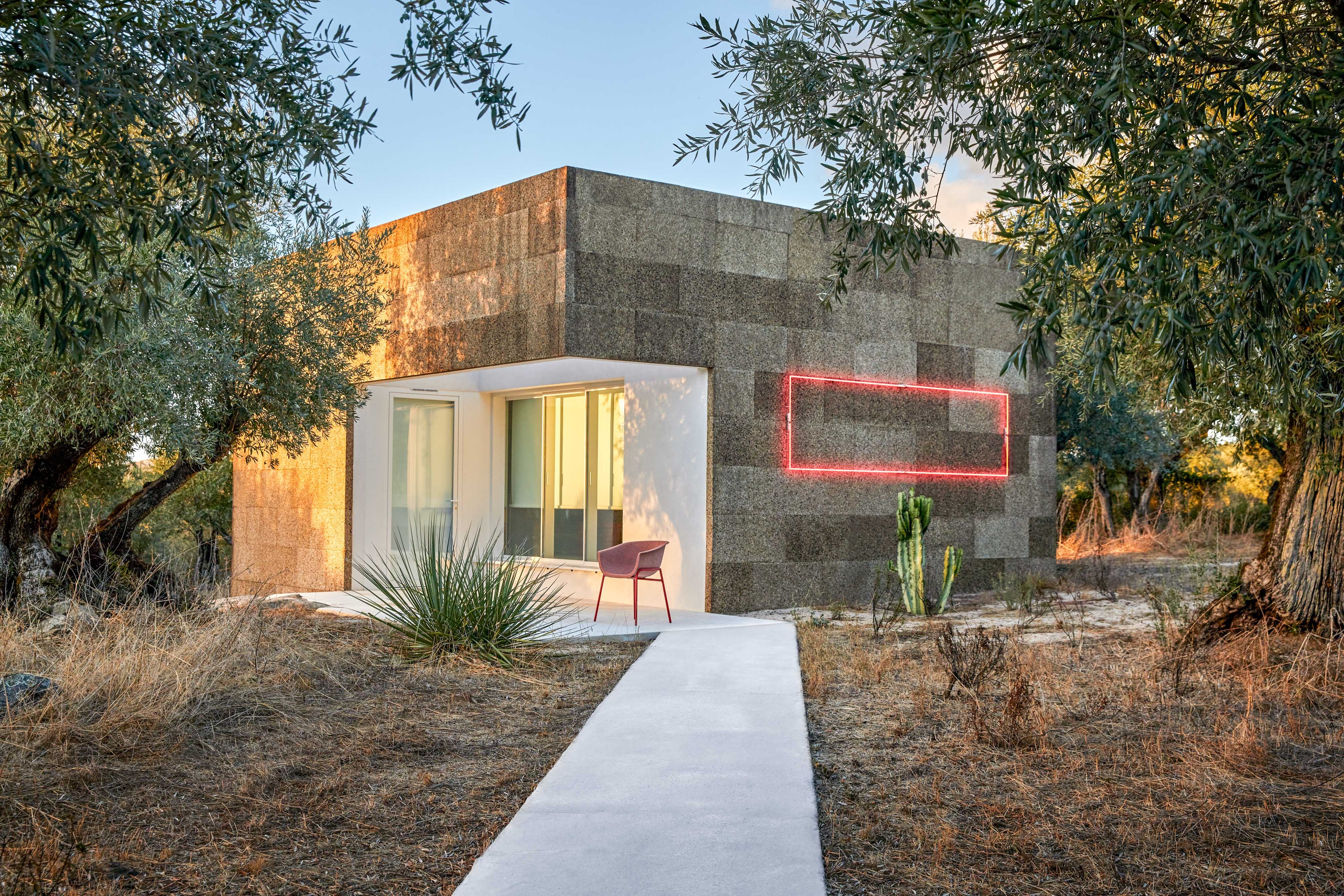 The Chairman Metal chair by Werner Aisslinger. Aisslinger is known for using the latest technologies and unusual materials. The seat shell is made of 100% recyclable Formfleece