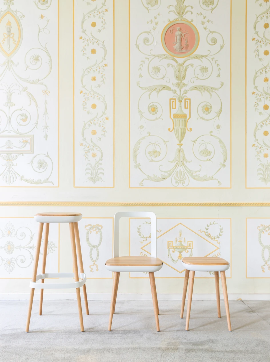 The new W-2020 is the successor to the bar chair – an integral part of the restaurant scene for the last 70 years. While the archetypal appearance remains, comfort levels break new ground