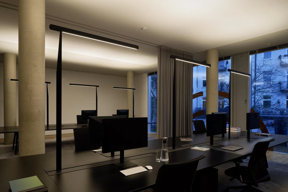 With 'color tune' the light colour can be adjusted - from cool, activating light in the morning to relaxing light that accompanies you into the evening