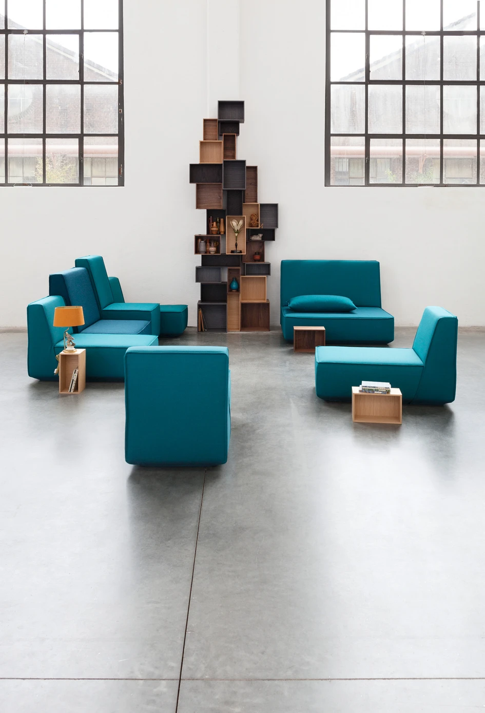 With more than 100 colours and 300 dimensions, our minimalist modular sofa system adapts to every need