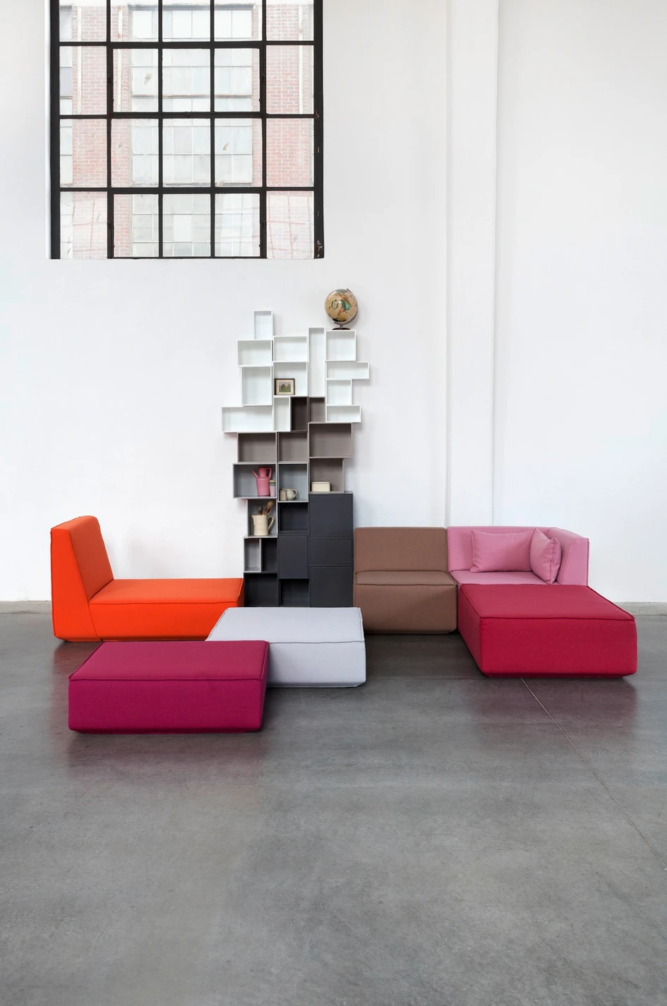 The multitude of dimensions of the sofa system allows you to create an (almost) custom-made modular sofa