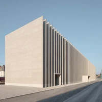 Art meets mastery. The impressive expanse of the rooms in the monolithic architecture of the Cantonal Museum of Fine Arts by Barozzi / Veiga, is once again underscored by the generous wideplank flooring from Bauwerk's Silverline Edition