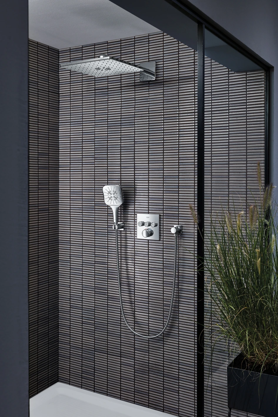 Allure’s user-friendly, wall-mounted shower combines a rainshower head and detachable hand shower
