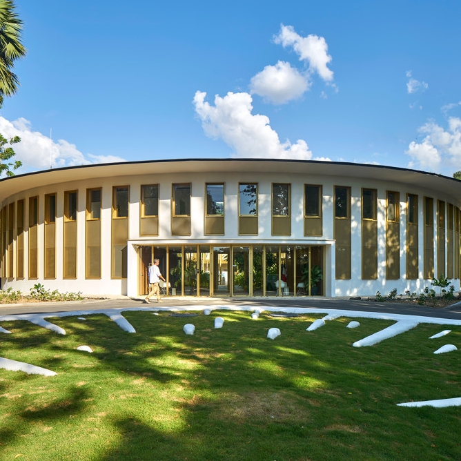 Leer la historia Pillars of the community: government architecture