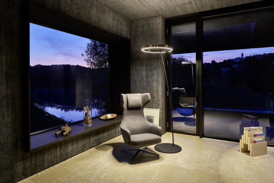 The special feeling of security that makes a house a home: Occhio luminaires are the congenial answer to the house’s strong architectural language