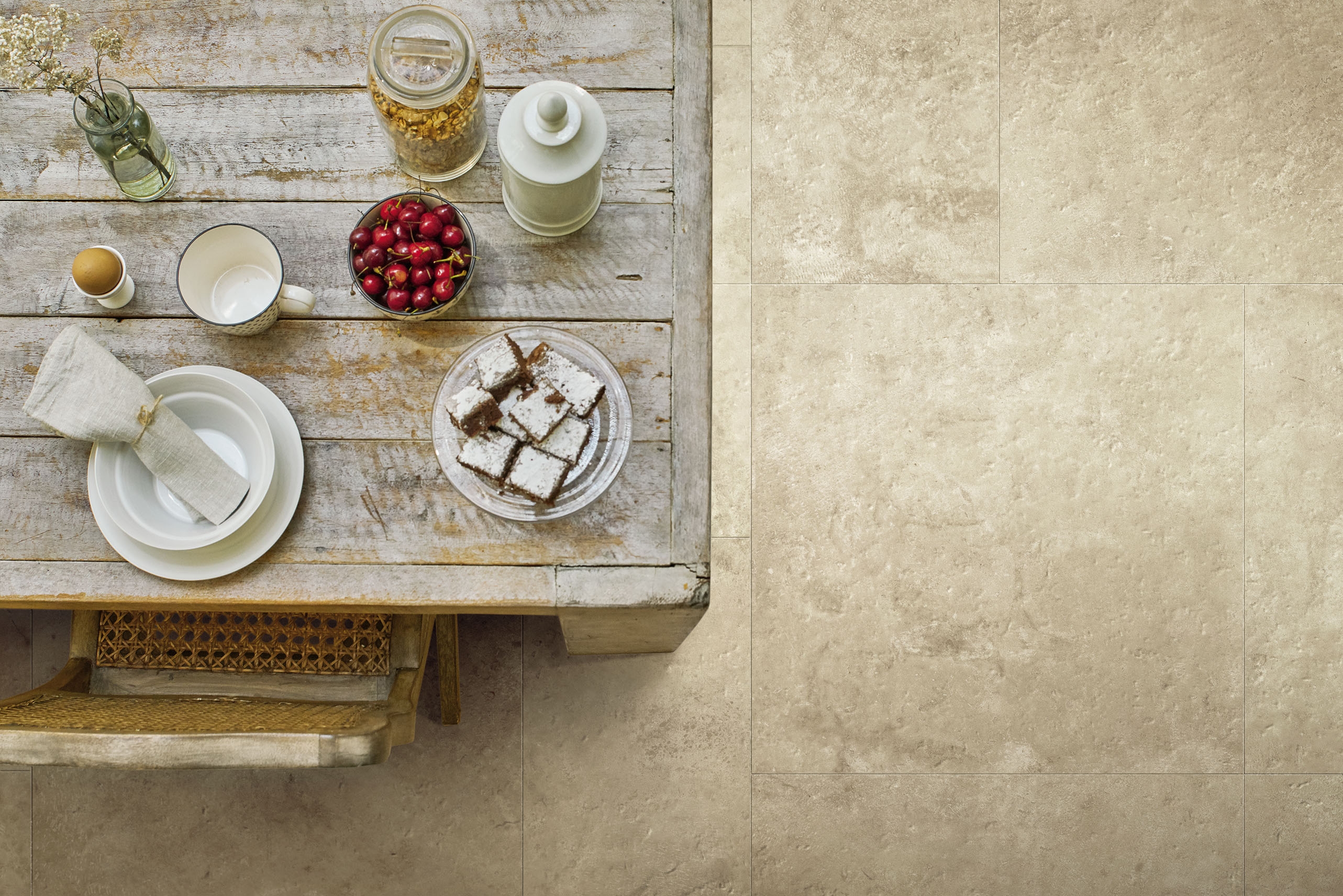 Aix in the paler Blanc tone has a similarly rustic feel that conjures up images of sun-bleached Provencal farmhouses