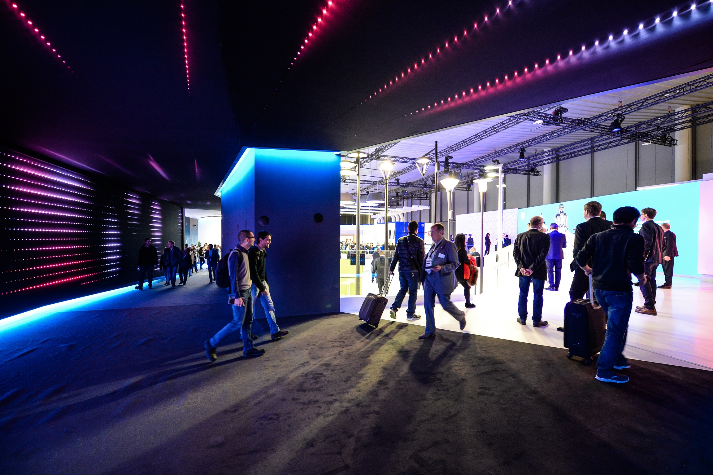 Luminaires which themselves withdraw into the visual background, to allow prominence to the light, will be part of the theme of 'functional aesthetics' at Light + Building 2020 in Frankfurt am Main. Source: Messe Frankfurt │ Pietro Sutera