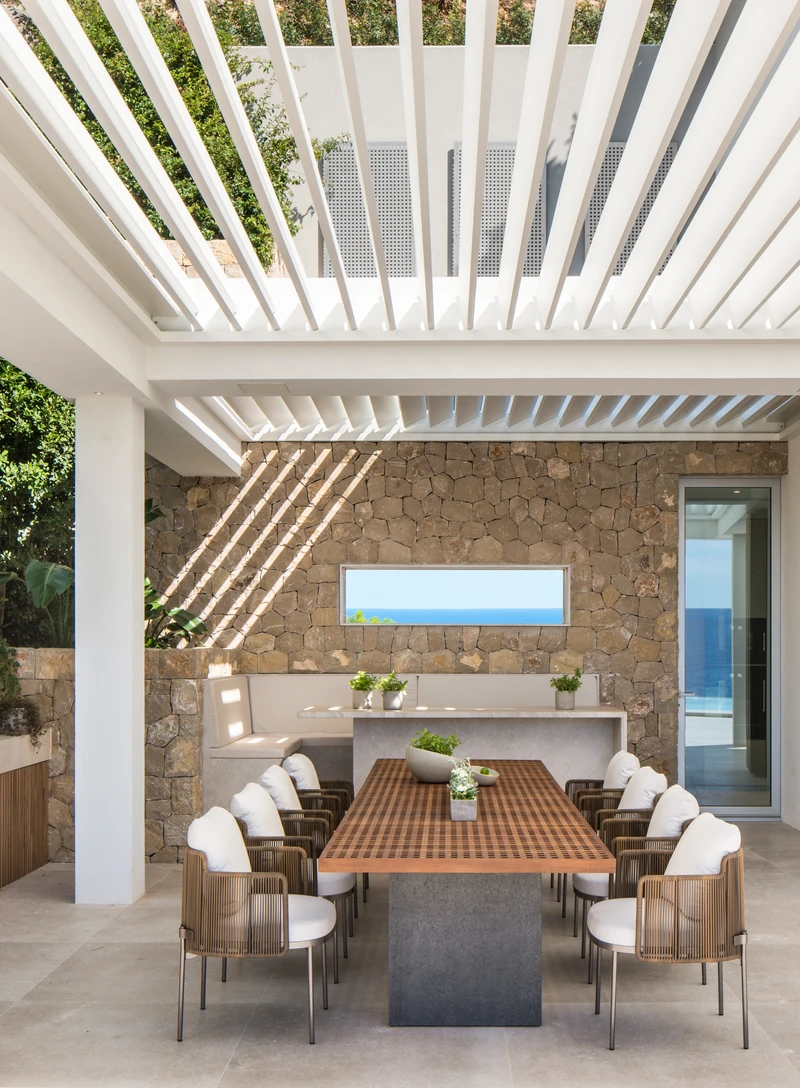 Italian brand Minotti has been a pioneer in the development of furniture that blurs the boundaries between indoor and outdoor living, investing heavily in research to create stylish, resilient outdoor furniture 