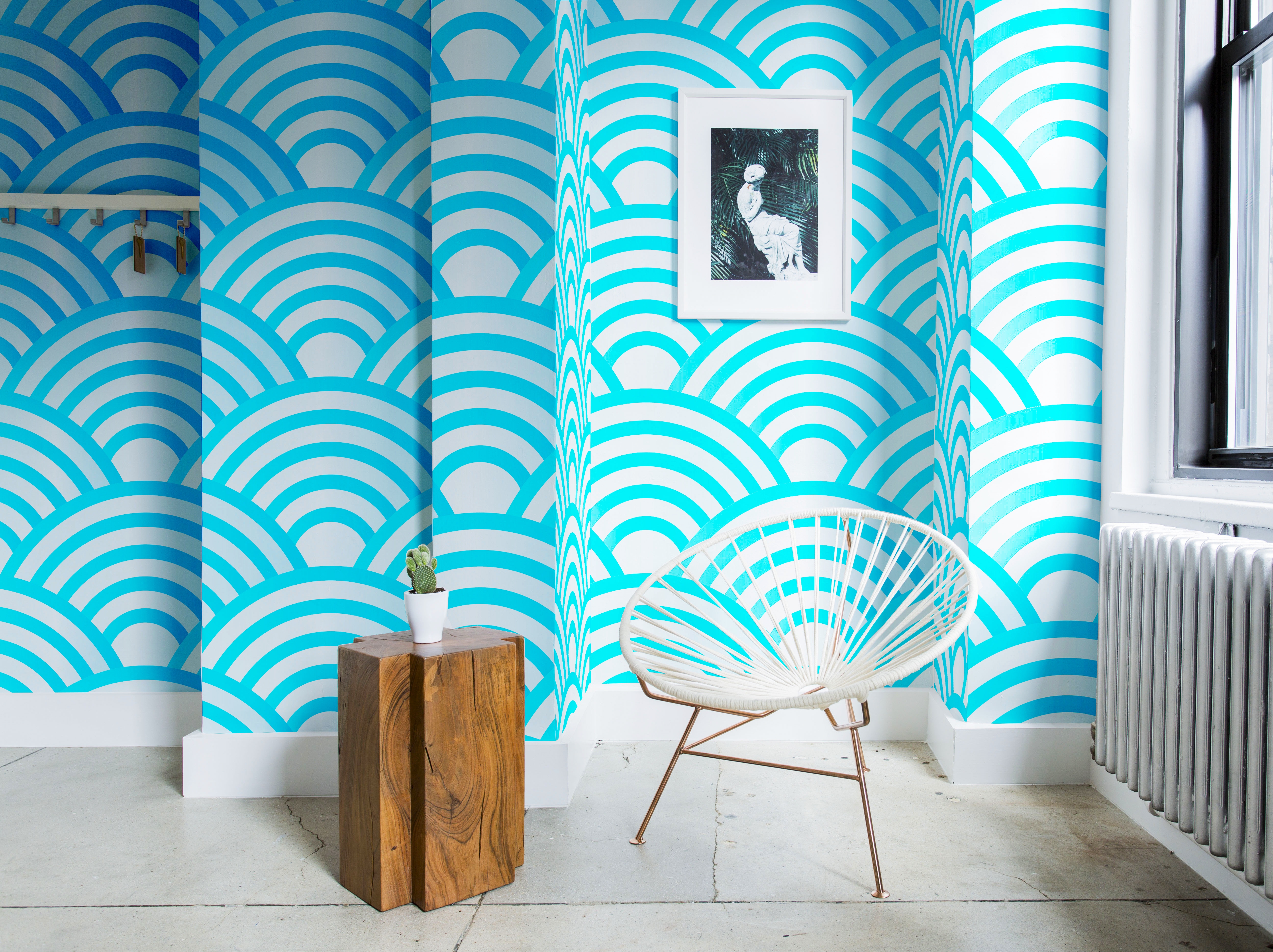 Simple, bold patterns (above) can provide a room with a strong character, but DPF 4200’s repositionability makes pattern matching more complex designs (top) simple as well