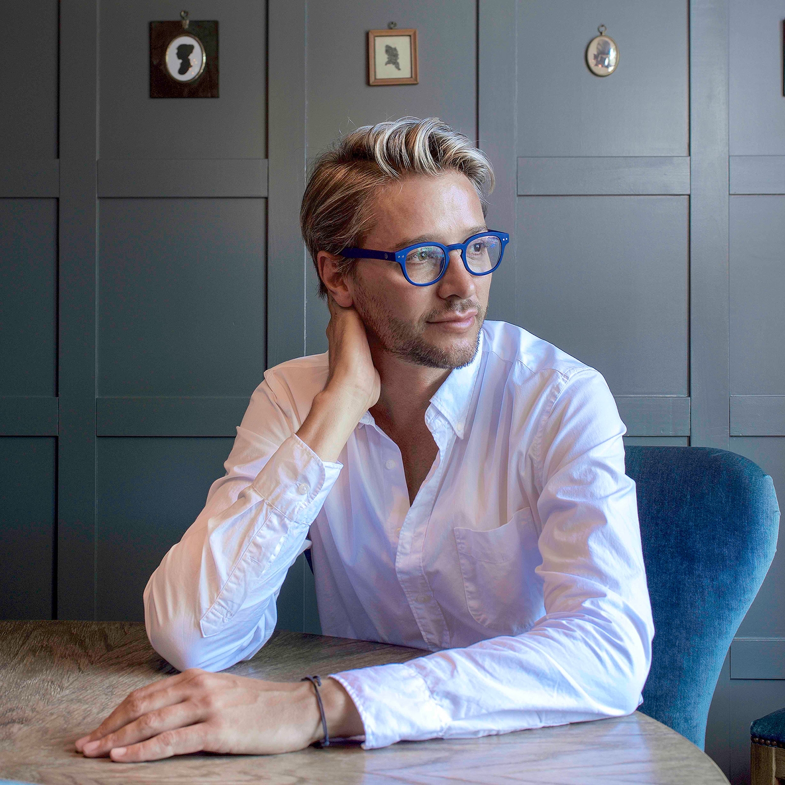 Read story Mr Goodbar: Jacu Strauss