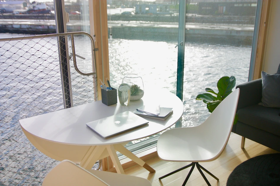 Its compact, light-filled apartments boast enviable harbour views – and BoConcept’s stylish, space-saving furniture