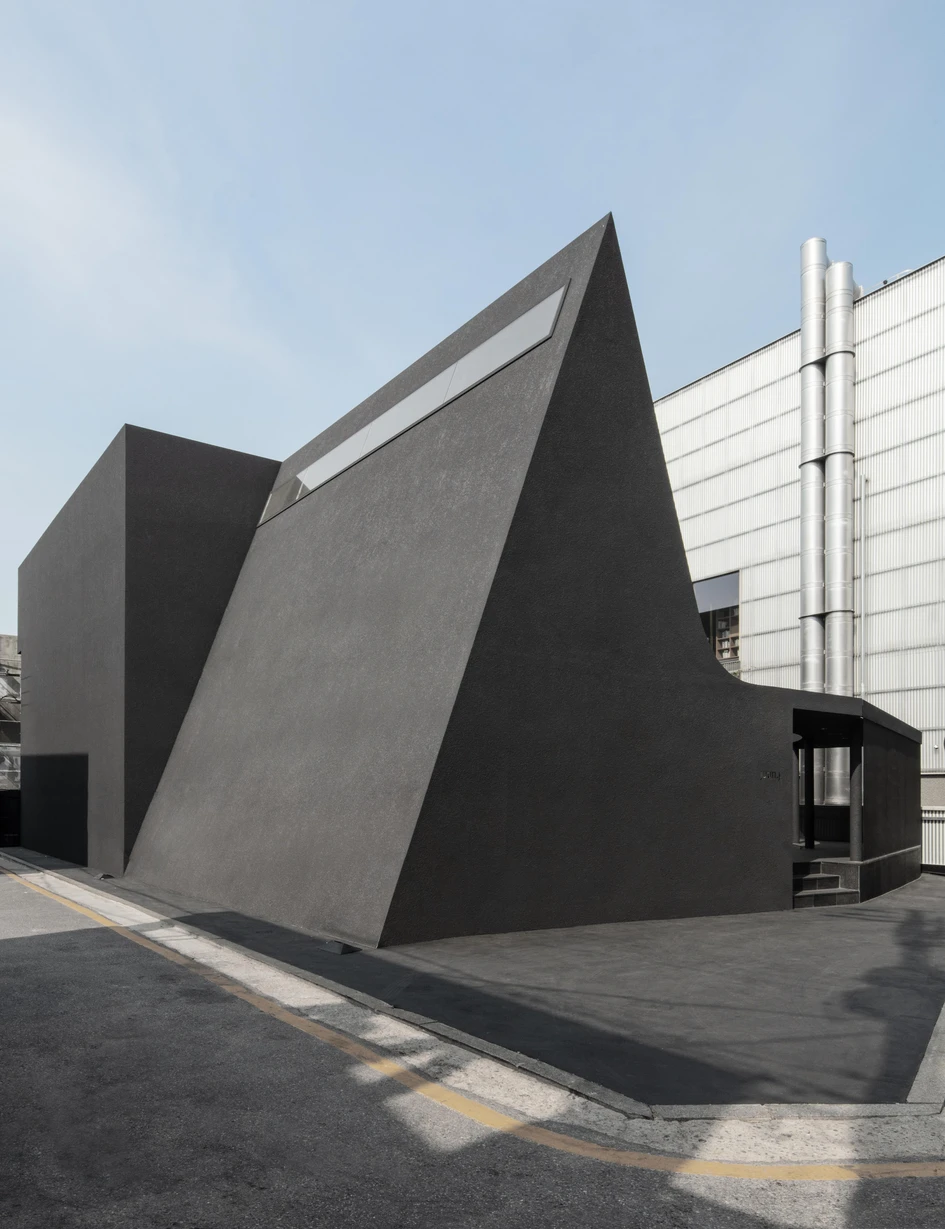 Back to Black: Architecture studio WGNB utilised fashion brand Juun.J 's signature colour for their flagship store in Seoul. Photo: Yongjoon Choi
