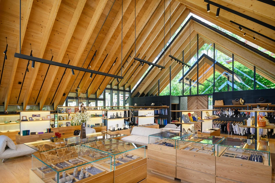 Kengo Kuma & Associates' Amanpuri Retail Pavilion is inspired by traditional architecture, but its bold roofline, open plan and light-filled interiors create an informal retail environment. Photos: Courtesy of Kengo Kuma & Associates
