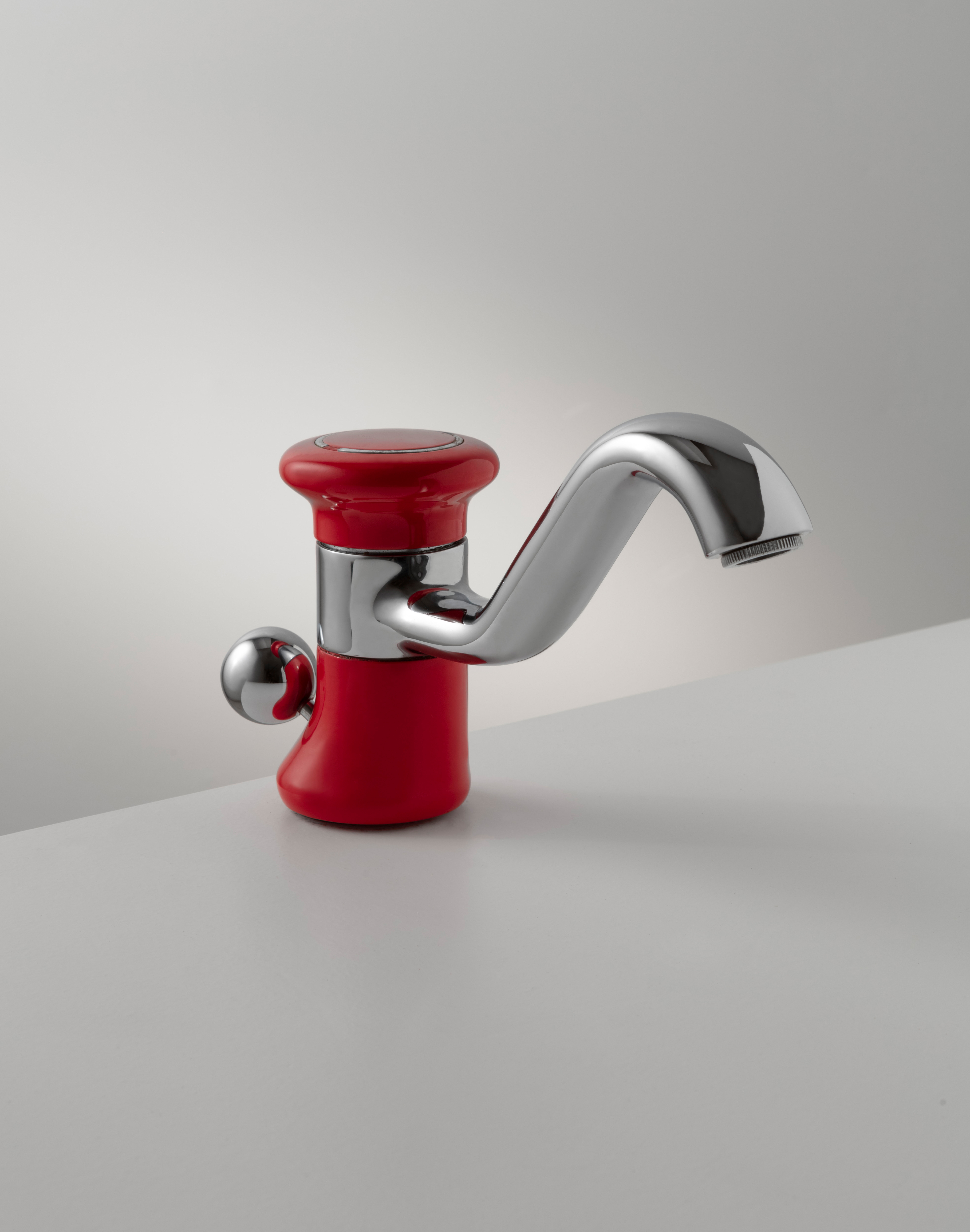 JK21 designer Fabrizio Batoni was inspired to reinterpret the curves and pillared base of Junko Enomoto’s original Junko Mix tap, seen above in cherry red and chrome, looking every bit the 70’s icon it would prove to be