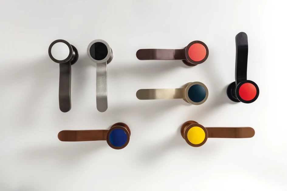 With seven different metal finishes complemented by a metallic, colourful lacquered steel or natural stone insert, there are over 100 options of JK21 faucet instantly available