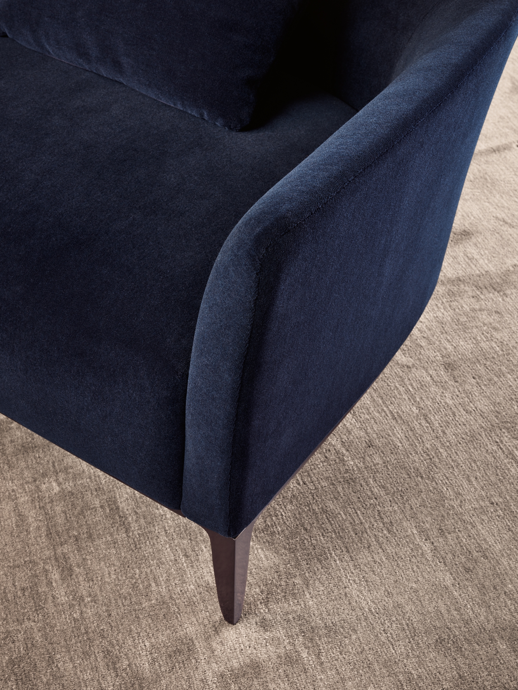 With carefully contoured backrests, Gentleman supports correct posture