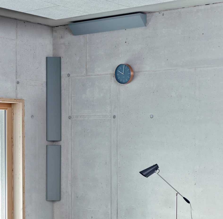 Mit Ecken und Kanten. Die fixen Elemente von Sound Balance nutzen Räume perfekt aus. Sogar in bislang unbeachteten Winkeln lassen sie sich dank dreieckigem Querschnitt einsetzen – mit positiven Effekten auf die Raumakustik