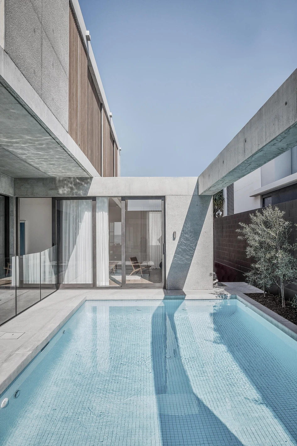 The spatial richness of B.E Architecture-designed Mermaid Beach Residence means that the house's residents have a panoramic view of the beach as well as private outdoor space for themselves. Photos: Andy Macpherson