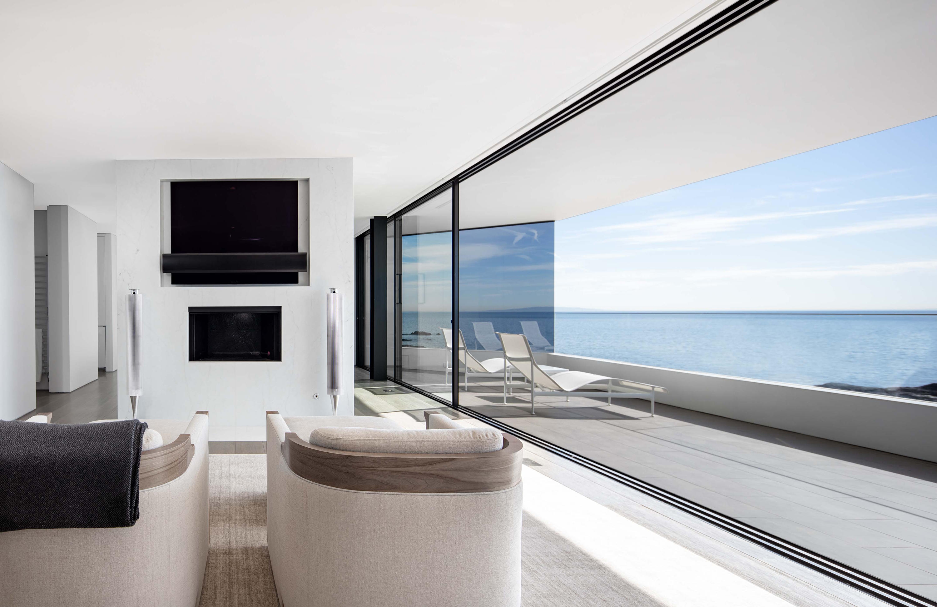 SPF:architects' refurbishment of Taylor Beach House has enhanced the beach residence's modernist features by bringing in more light and providing even more uninterrupted views. Photos: Matthew Momberger